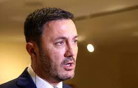 ministro de defensa. luis petris