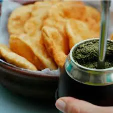 mate y tortas fritas