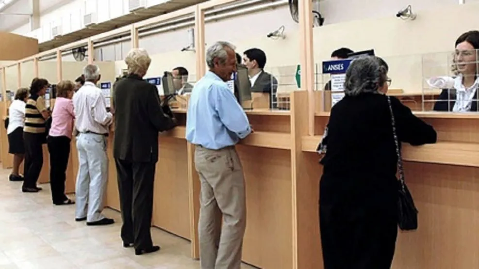 jubilados en el banco