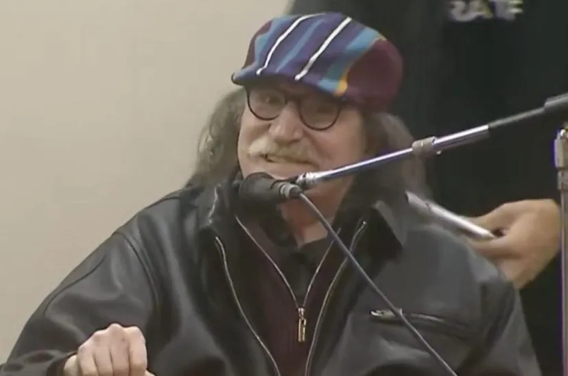 Charly-Garcia-honoris-causa-828x548