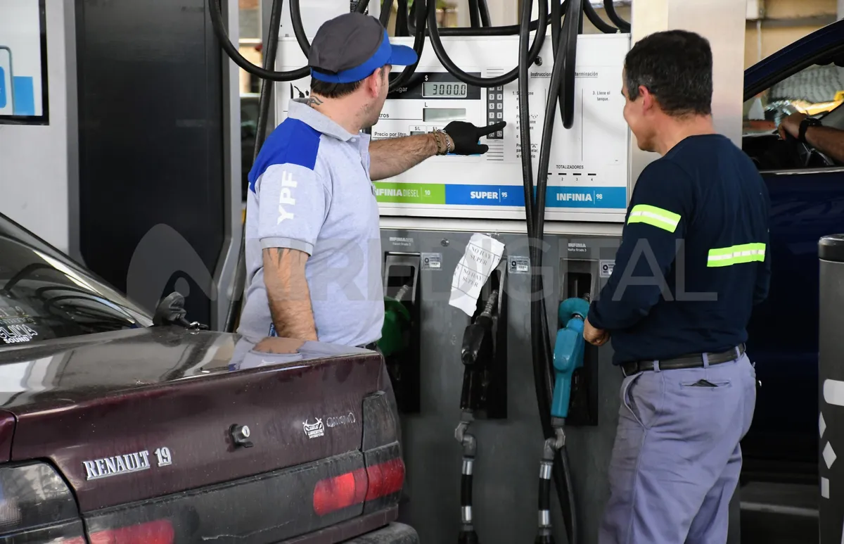 estacion-servicio-nafta-combustible-gasoil-surtidor-5jpeg