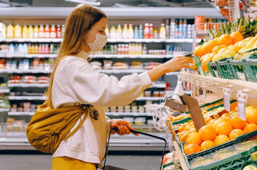 gondola-alimentos-frutas-verduras-supermercado-828x548