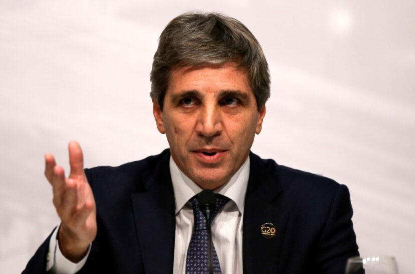 luis-caputo-1-828x548