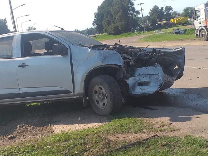 camion-y-camioneta-protagonizaron-violento-choque-en-acceso-a-selva-2-667x500