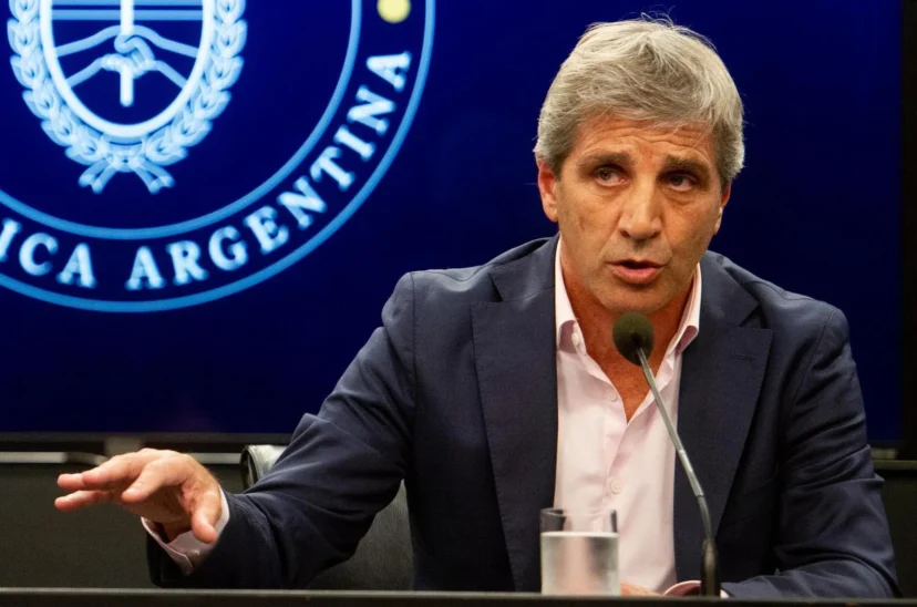 luis-caputo-828x548