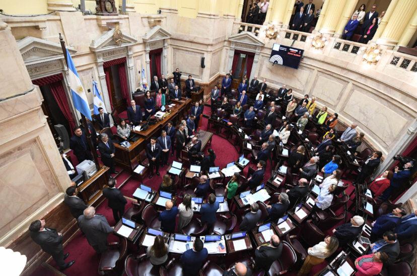 senadores-sueldo-828x548