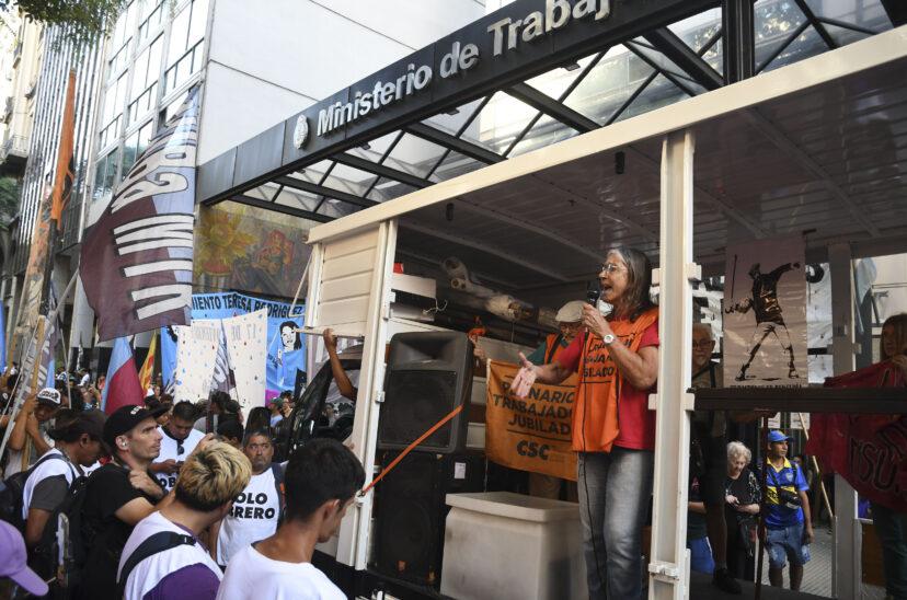 16-02-2024_cocineras_y_coordinadoras_barriales_pertenecientes-828x548