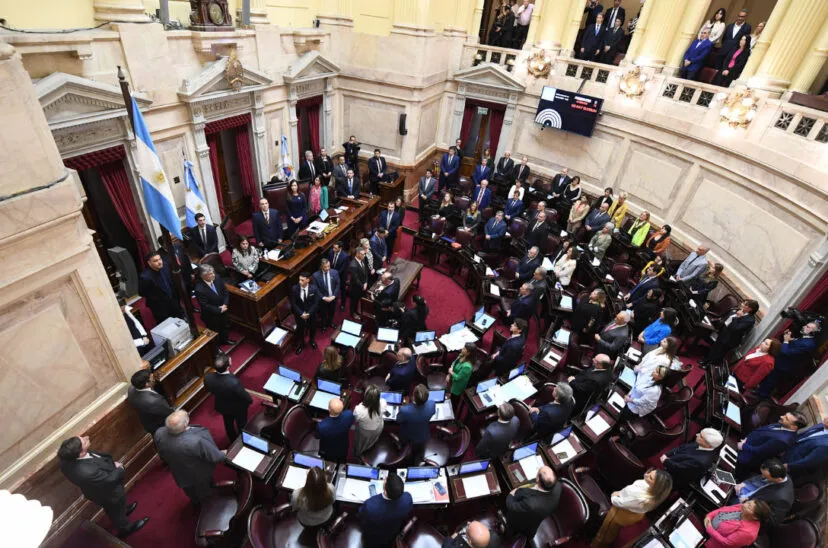 senadores-sueldo-828x548