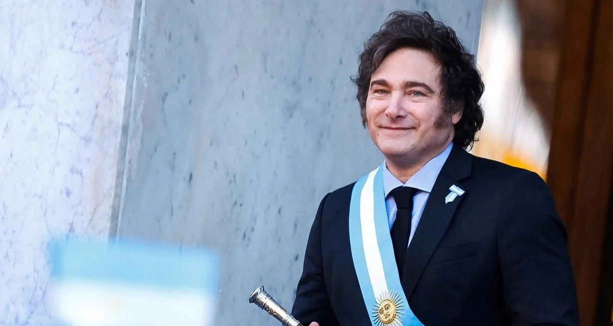 javier  milei sonriendo