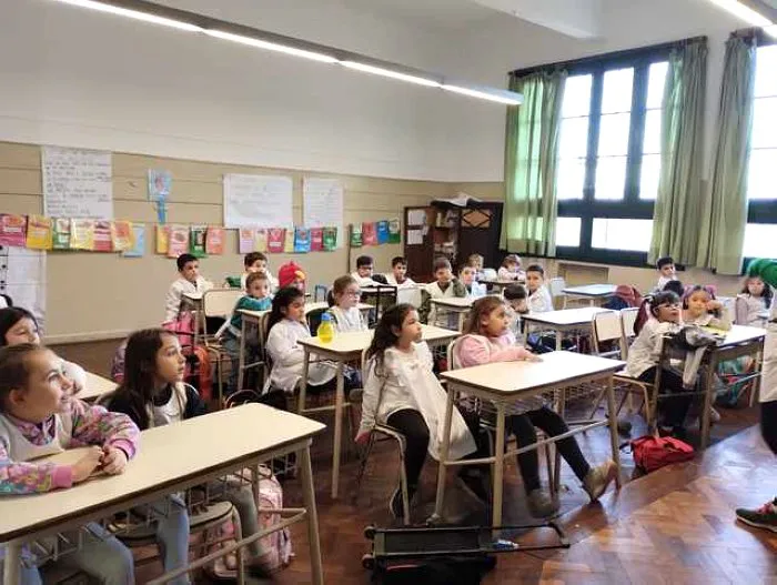 25554-chicosescuela4