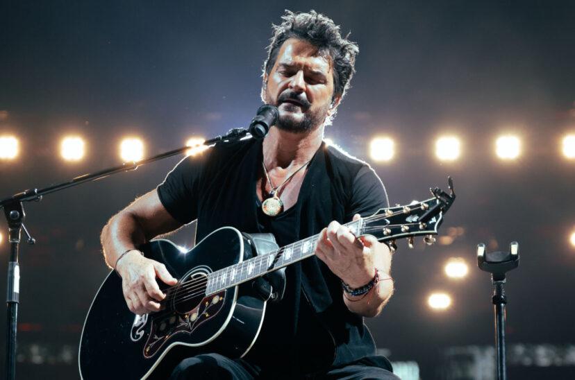 Ricardo-Arjona-se-consagra-en-Miami-con-su-Blanco-y-Negro-Tour-828x548
