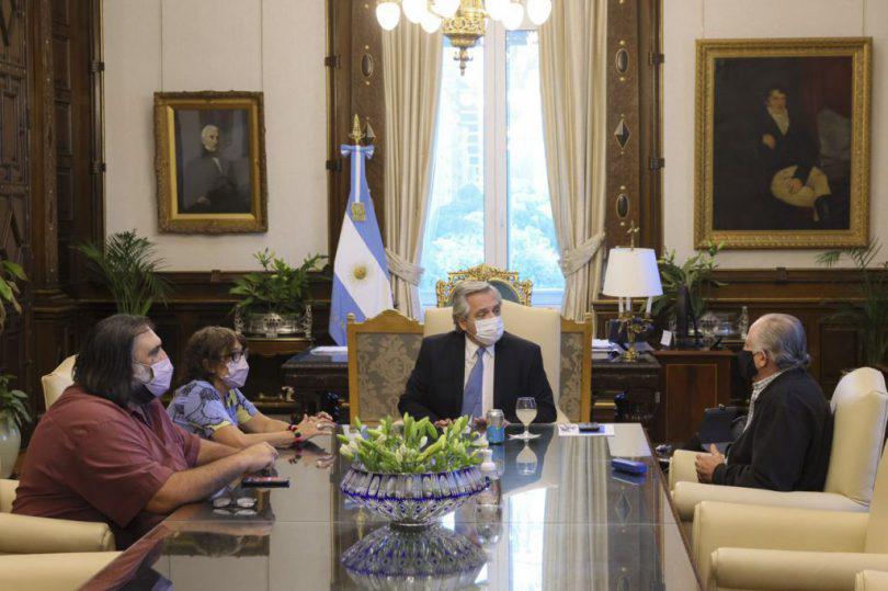 fda987d1-docentes-810x539