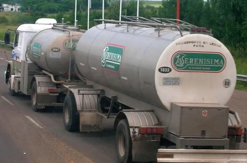 26097-camion-leche