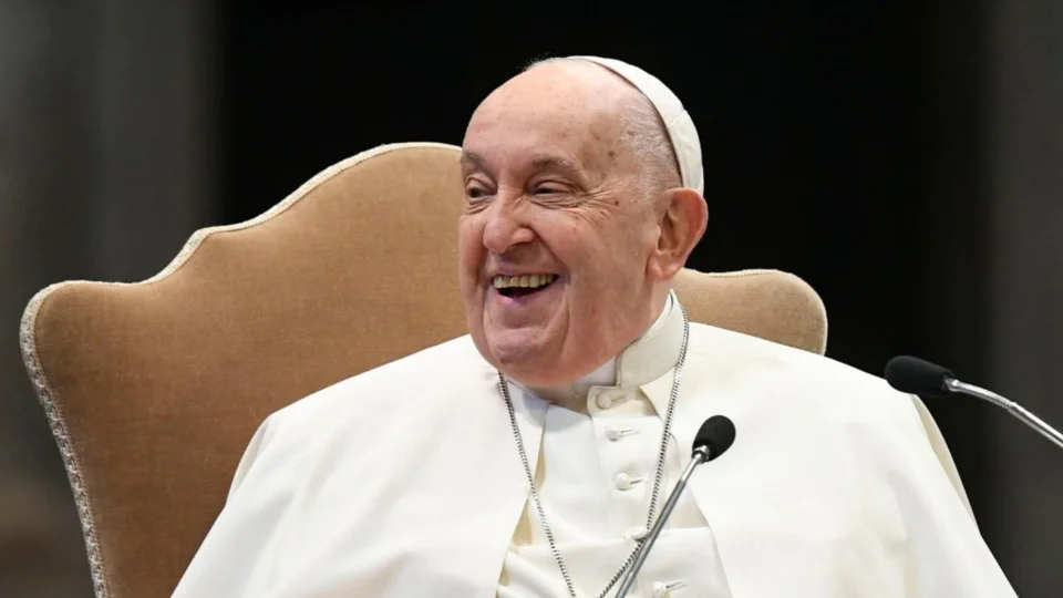 papa francisco sonriendo