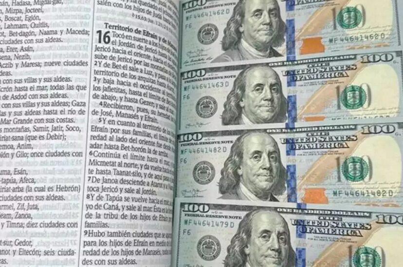 Dolares-Biblia-828x548