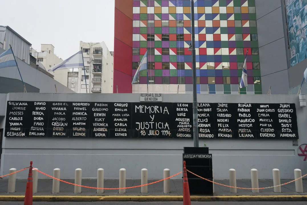amia mural