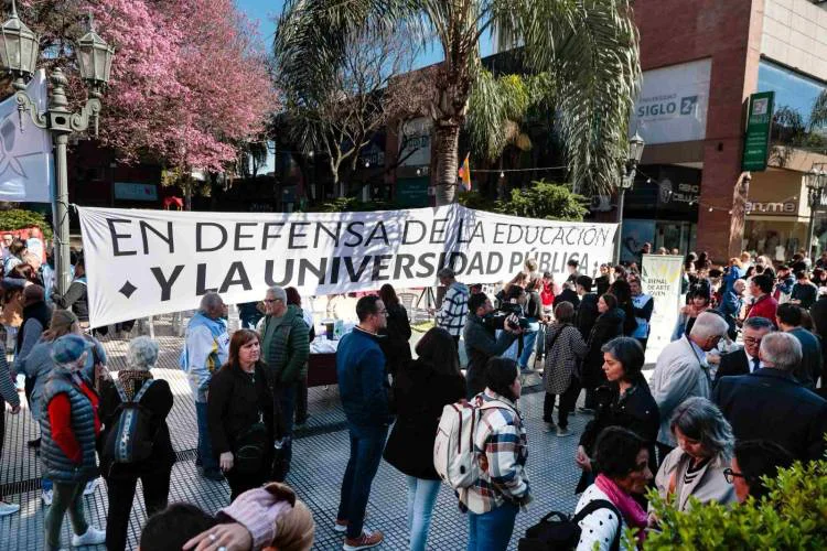 defensa de la educ publ+