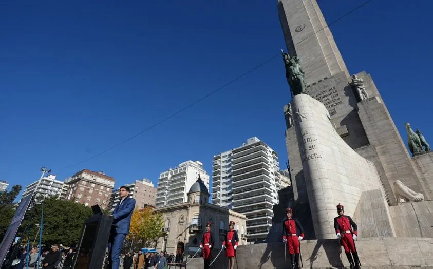 26931-pullaro-bandera