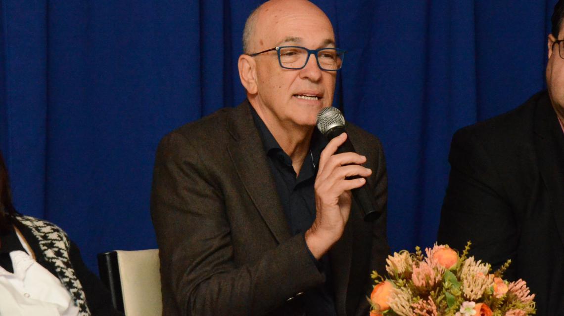 Víctor Debloc-educacion